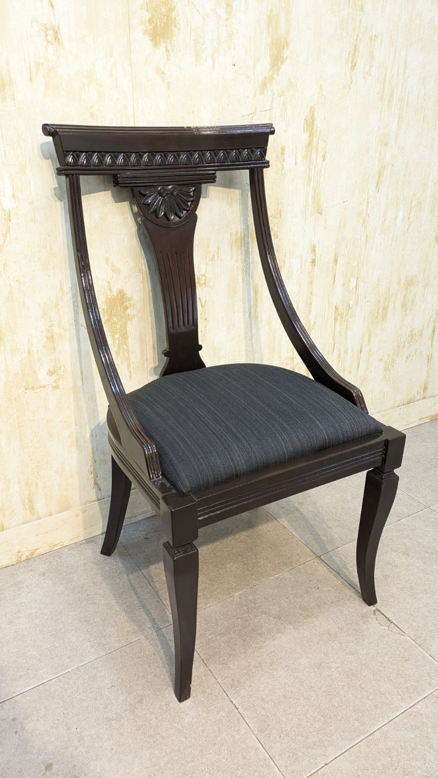 Round Shape 5 Seater Dining Table