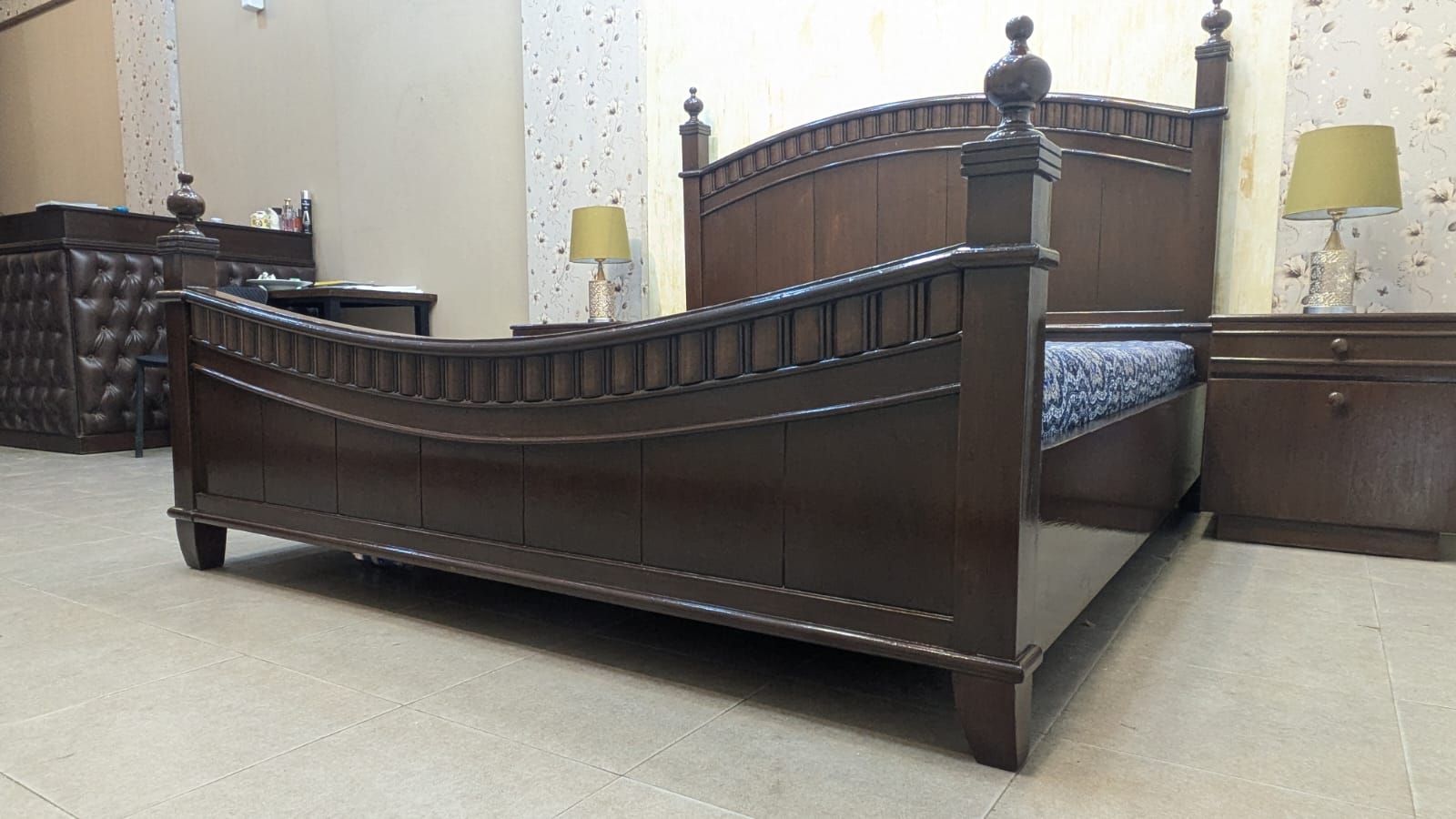 King Size Bed With 2 Side Tables