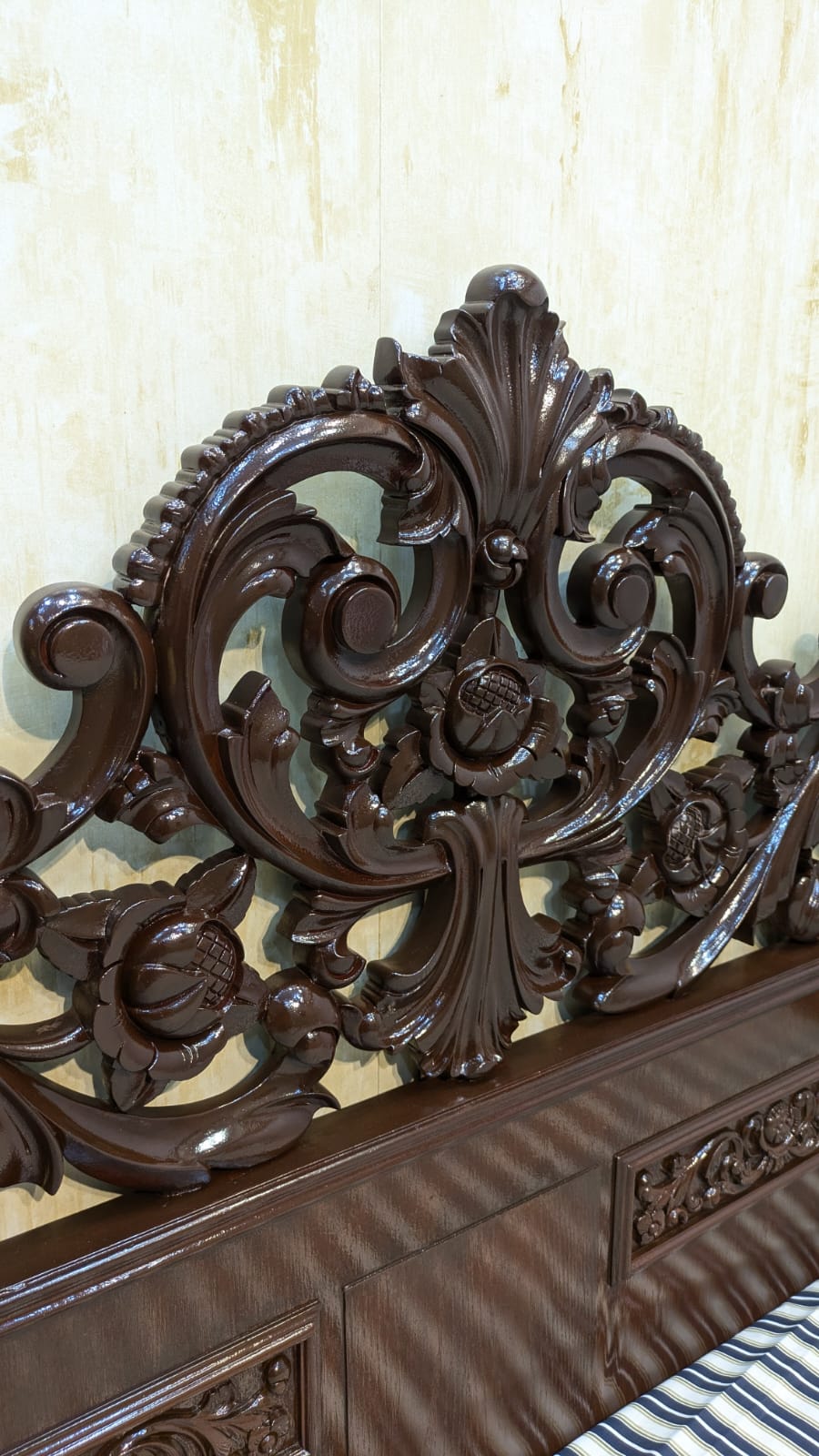 Elegant King Size Bed Set