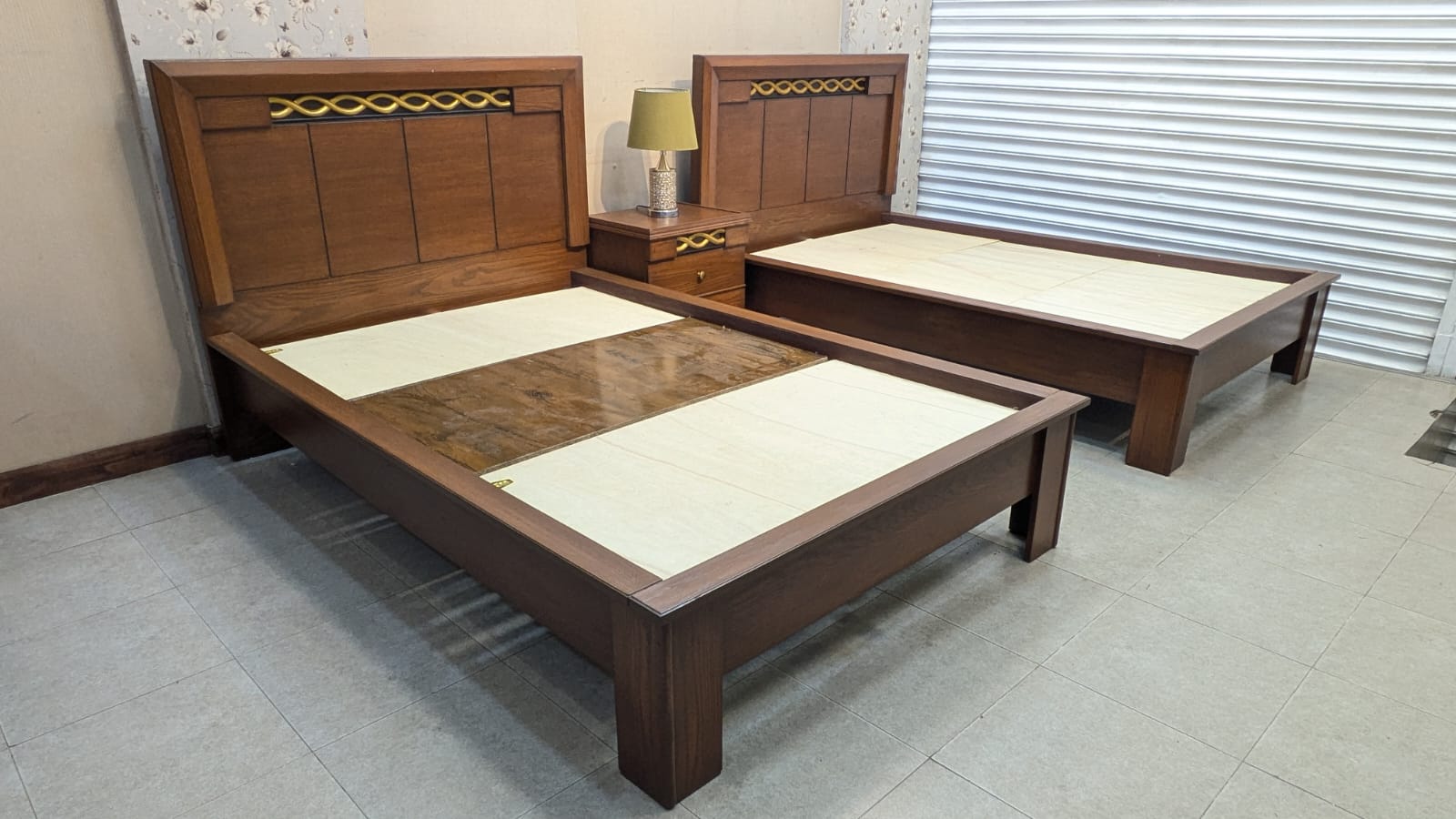 Pair of Twin Size Bed with Shared Side Table