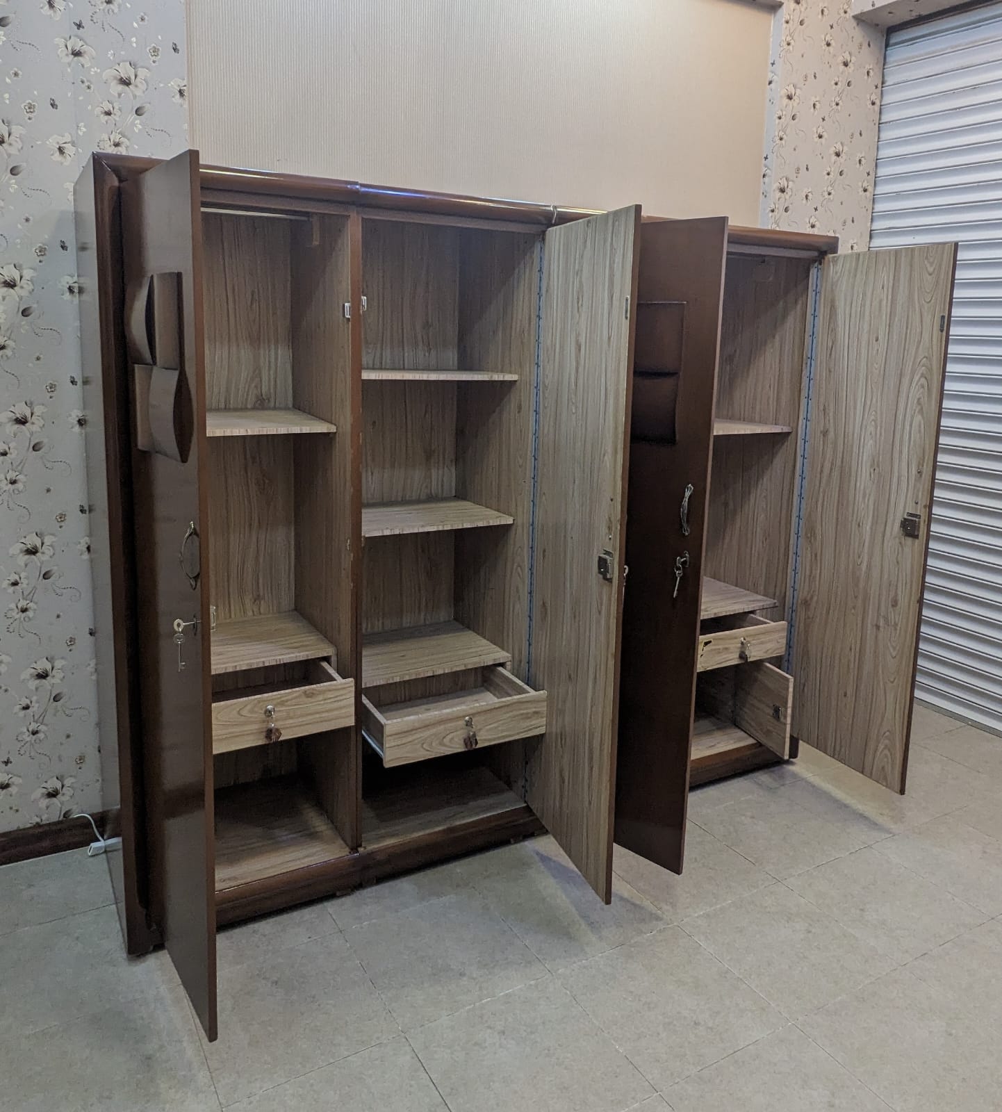 King Size Bedroom Set with Almirah