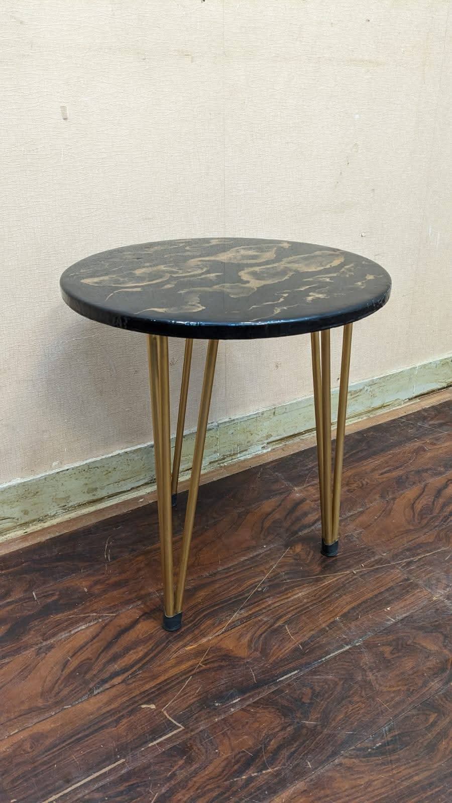 DivineCrafts Brand New Corner Table