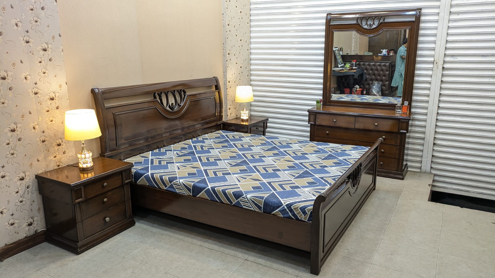 King Size Bed With 2 Side Tables and Dressing Table