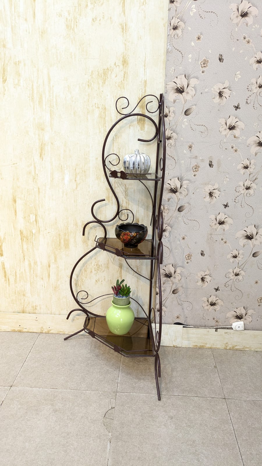 Corner display Shelf