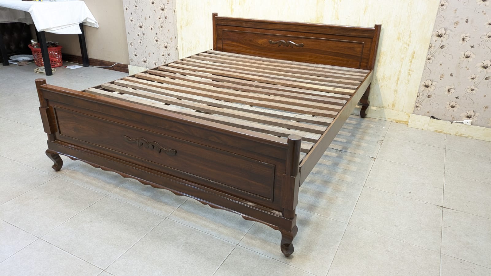 Queen Size Bed Solid sheesham wood