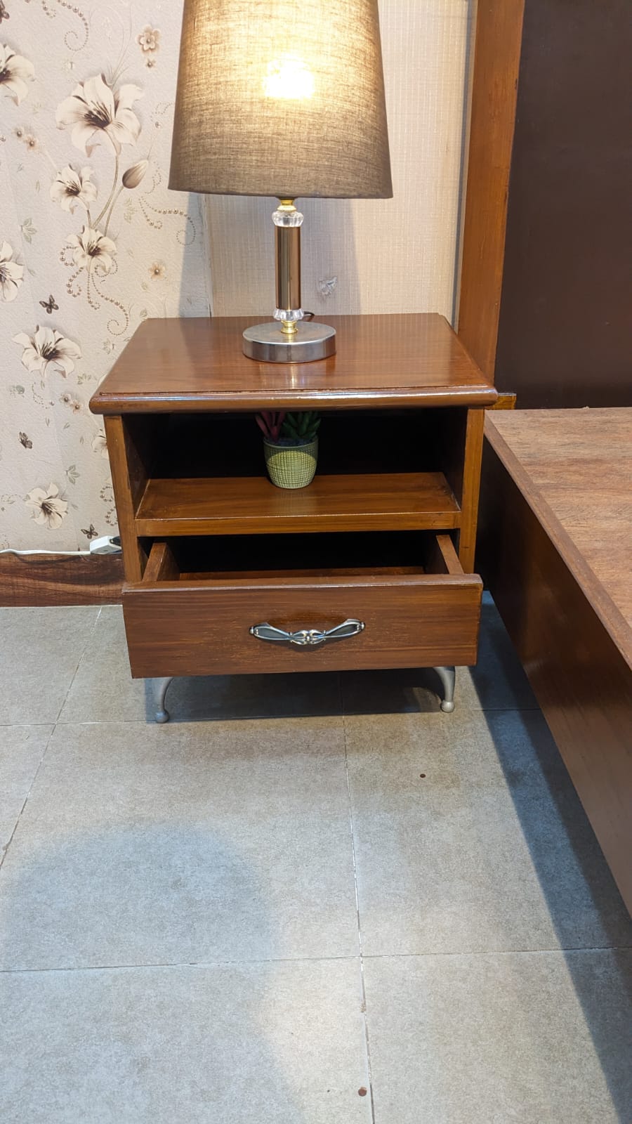 Queen Size Bed With 2 Side Tables