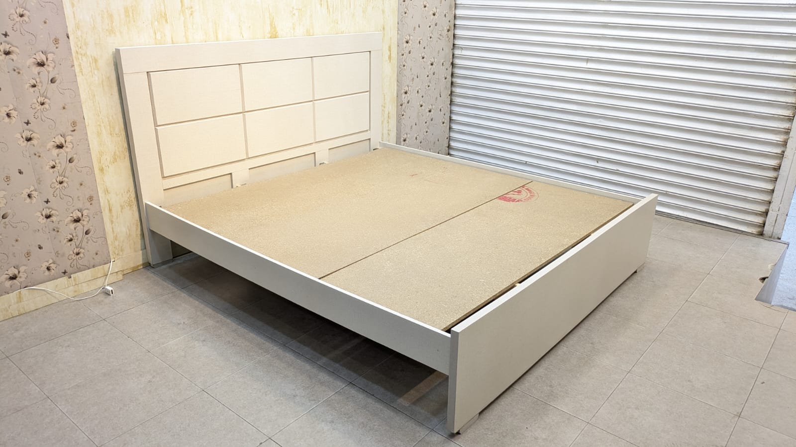 Beautiful King Size Bed – Elegant & Modern Design