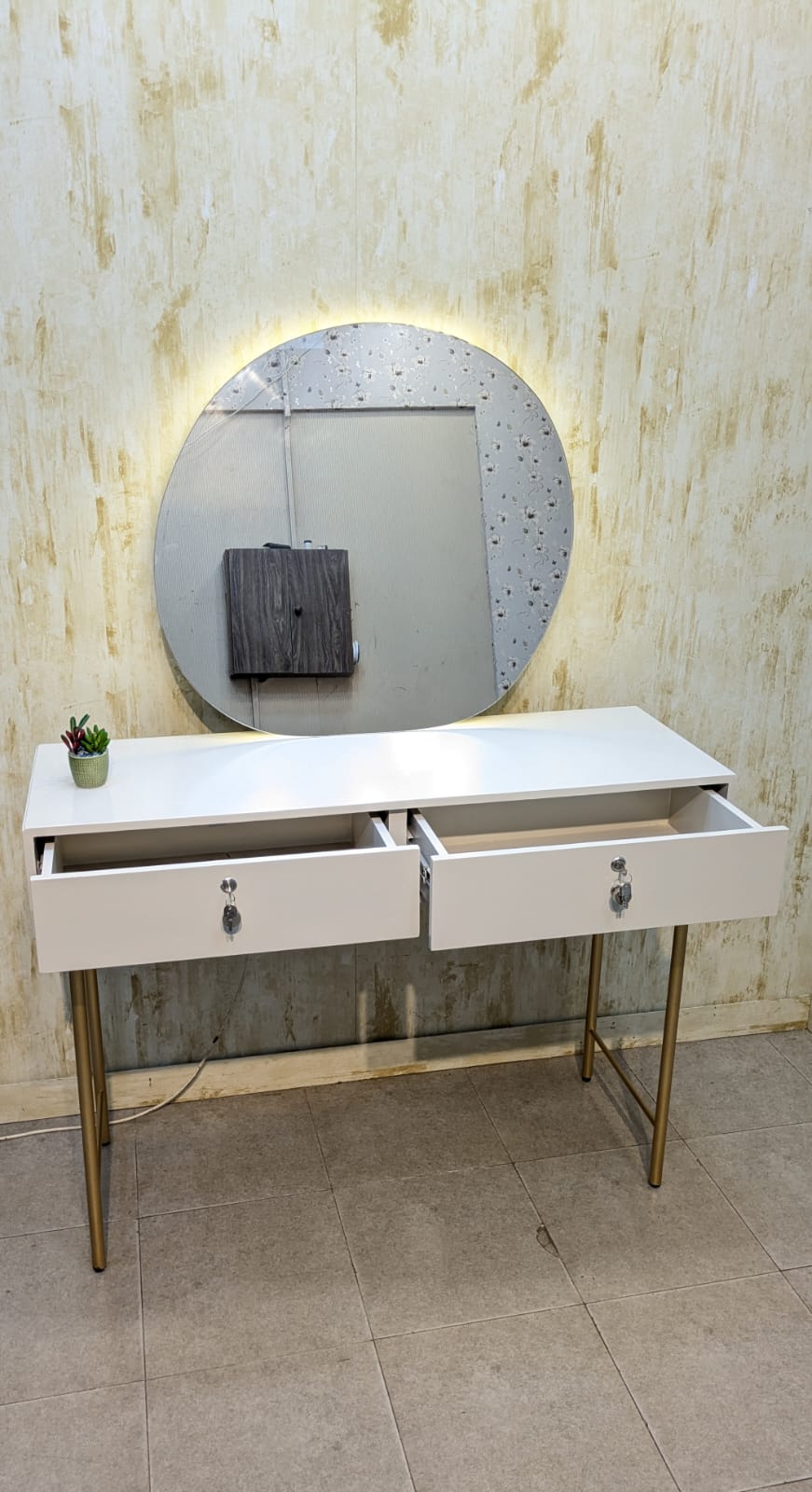 ✨ Elegant Console with Wall-Mounted Mirror ✨