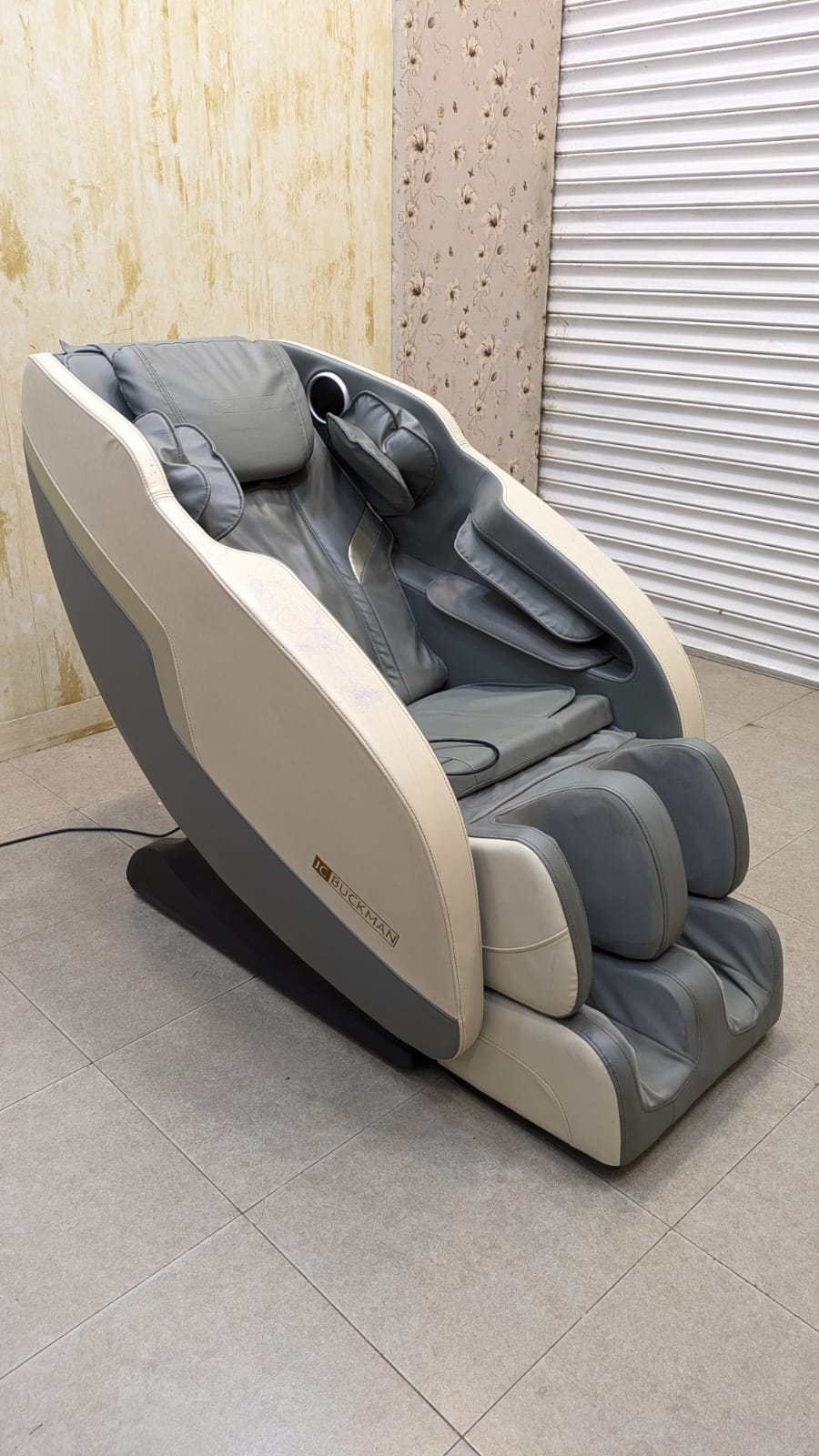 ✨ JC Buckman Full Body Massage Chair ✨