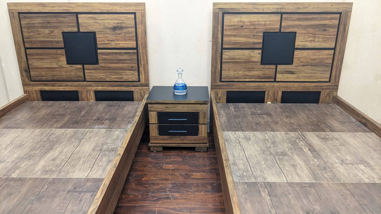 New Pair Of Bed With Shared Side Table & Dressing Table