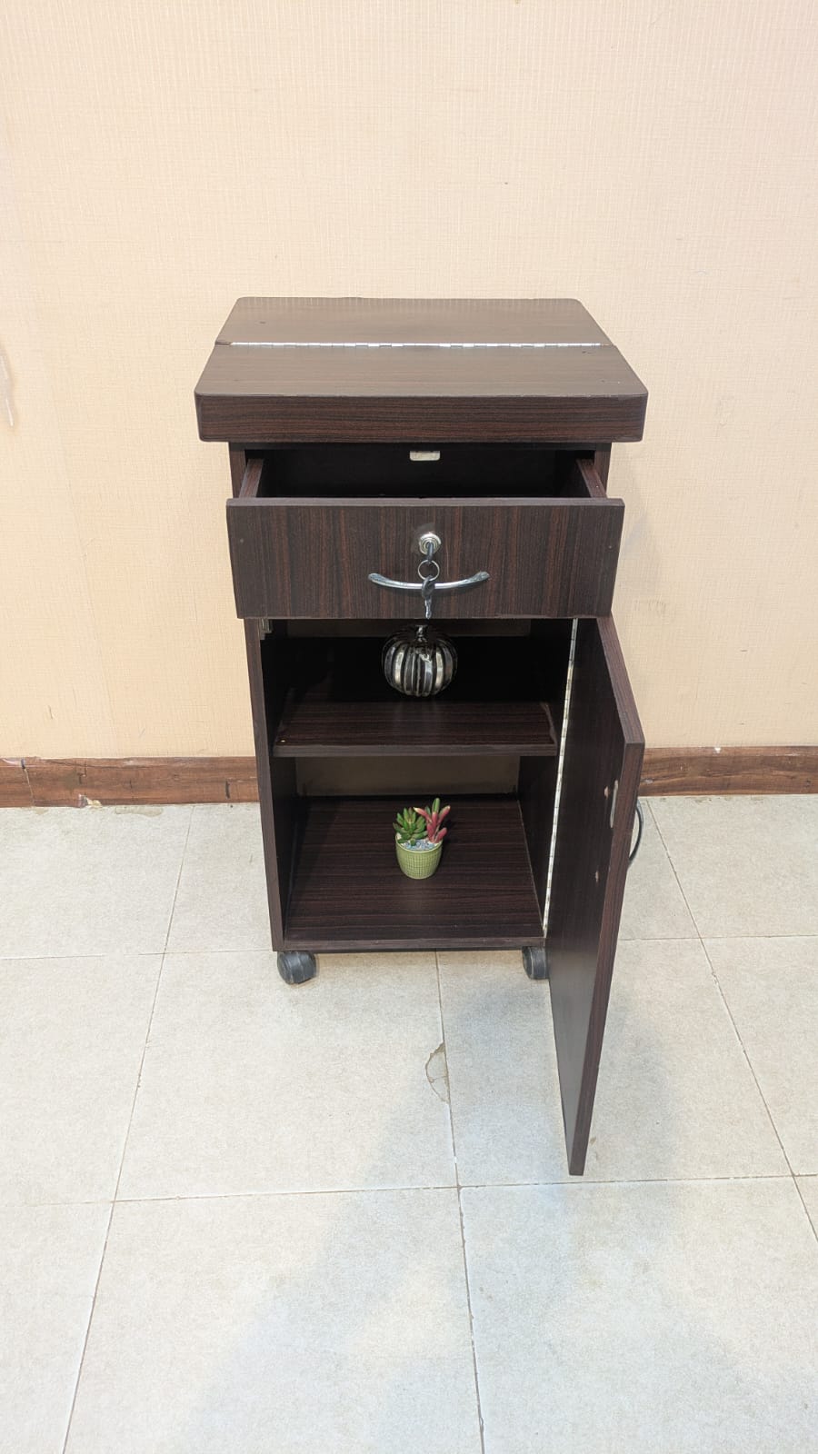 Foldable Iron Stand