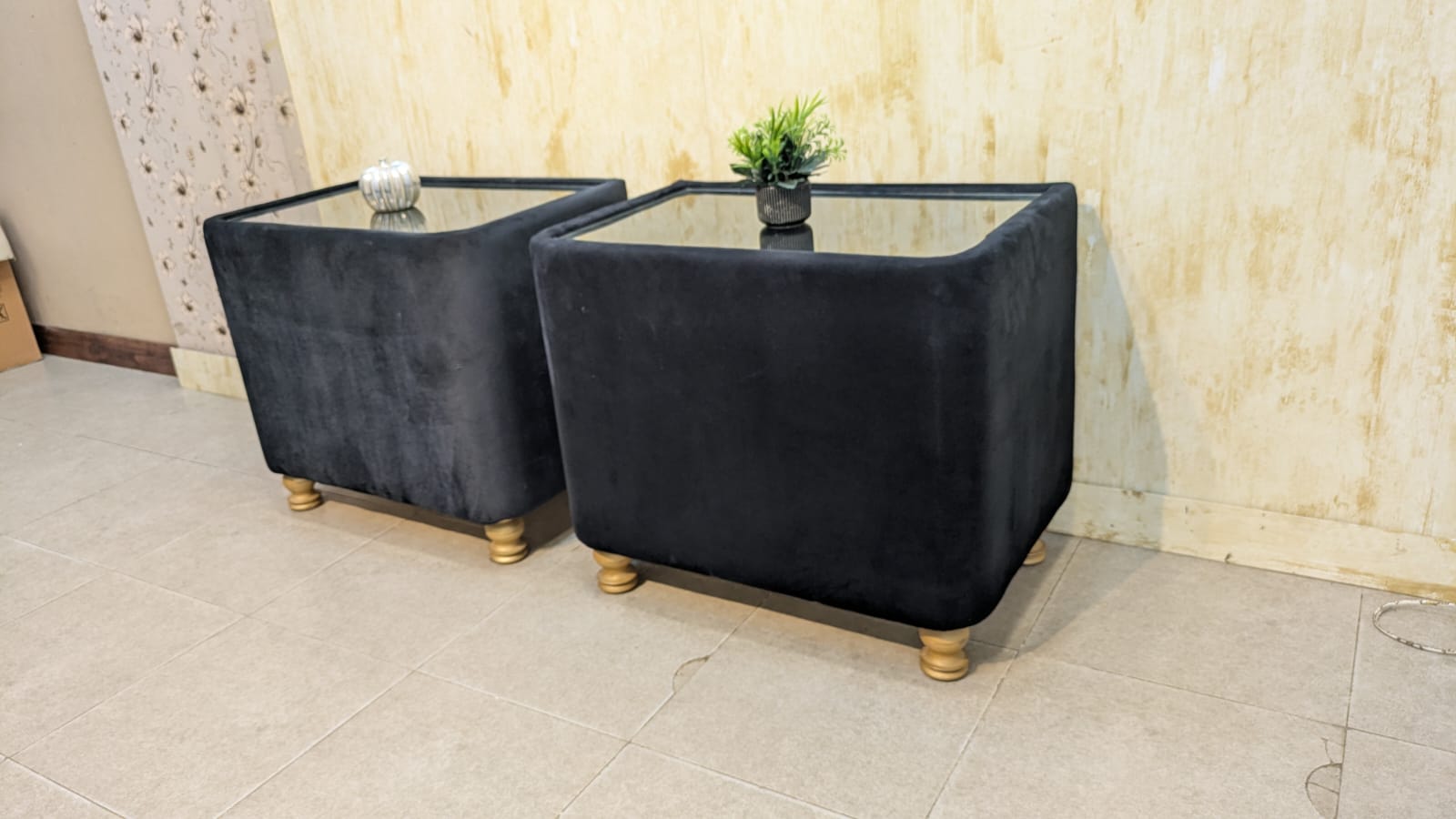 4 Seater Sofa Set with 2 Corner Tables