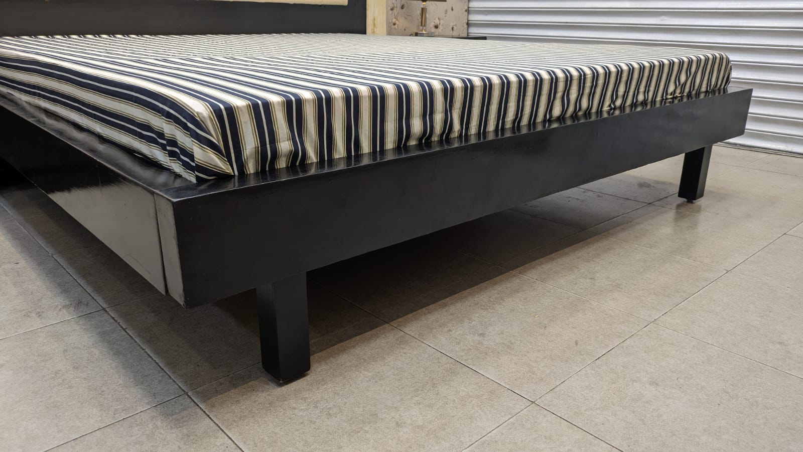 King Size Bed With 2 Side Tables