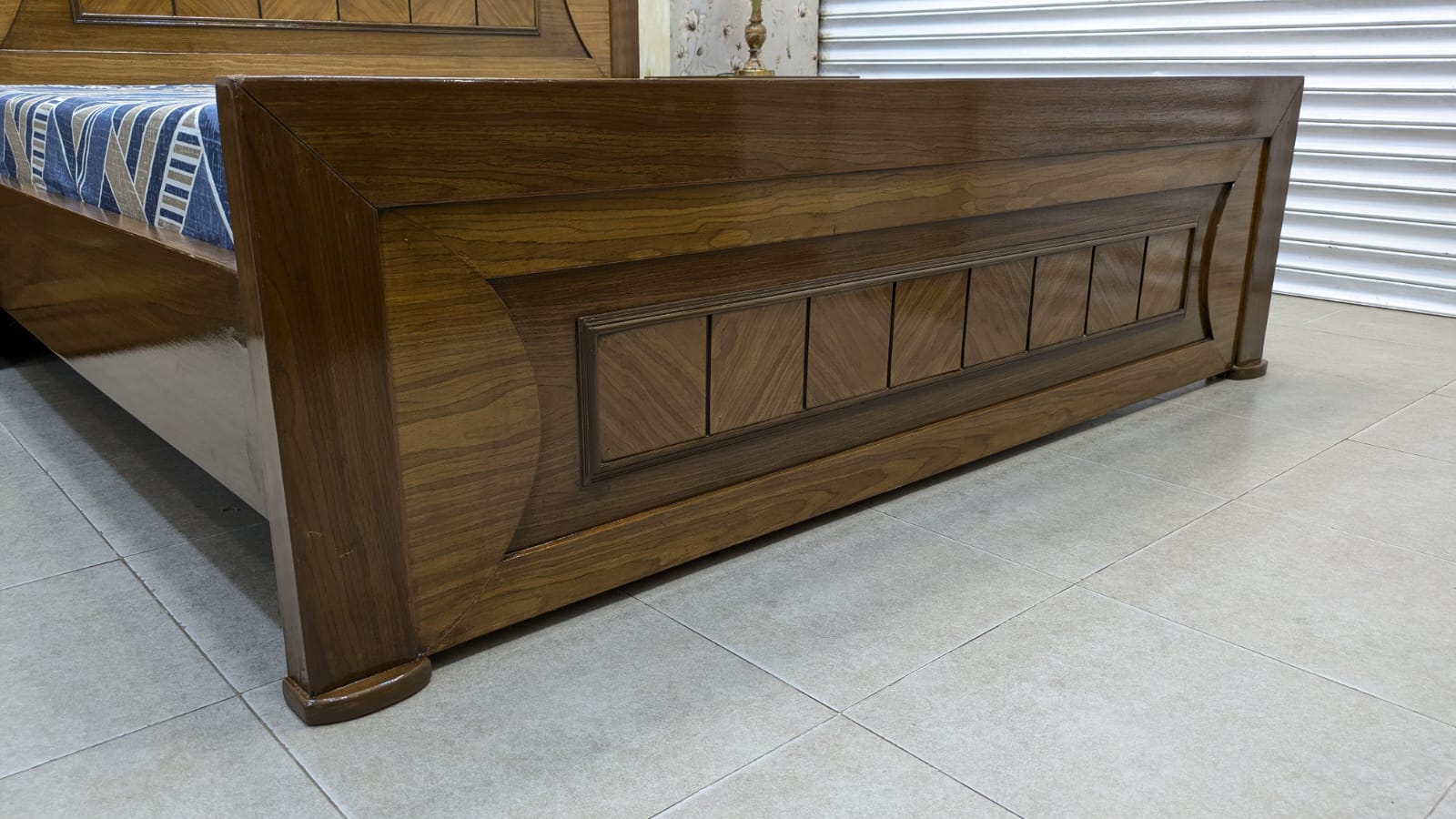 King Size Bed With 2 Side table