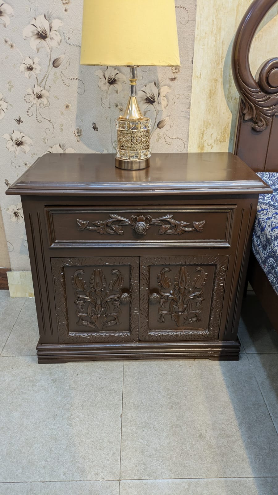 King Size Bed With 2 Side Tables