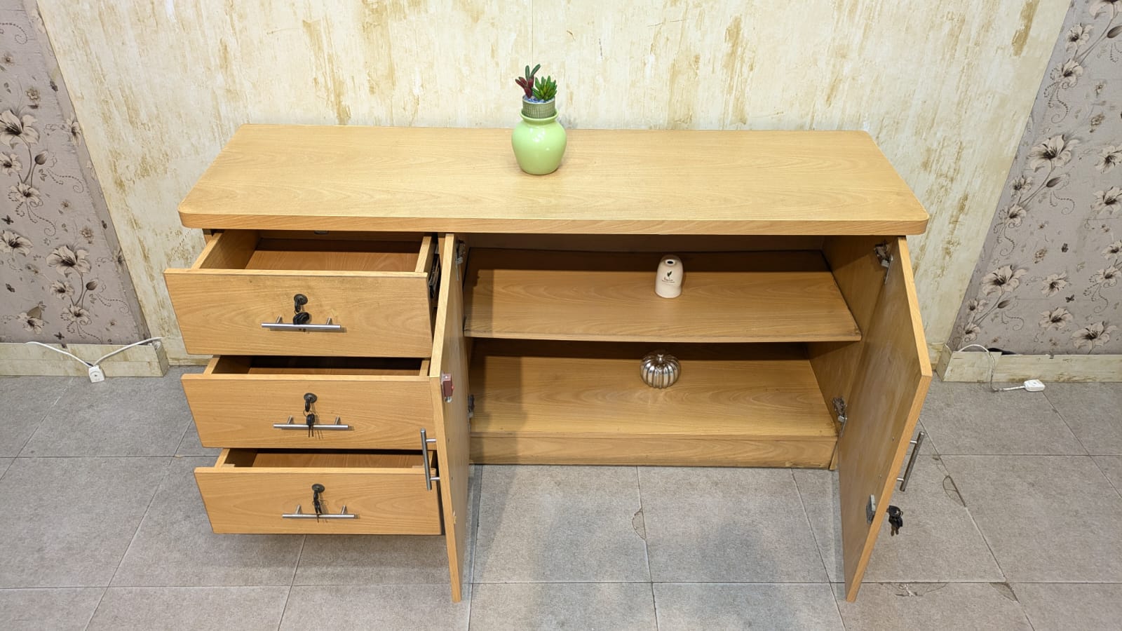 Side Board