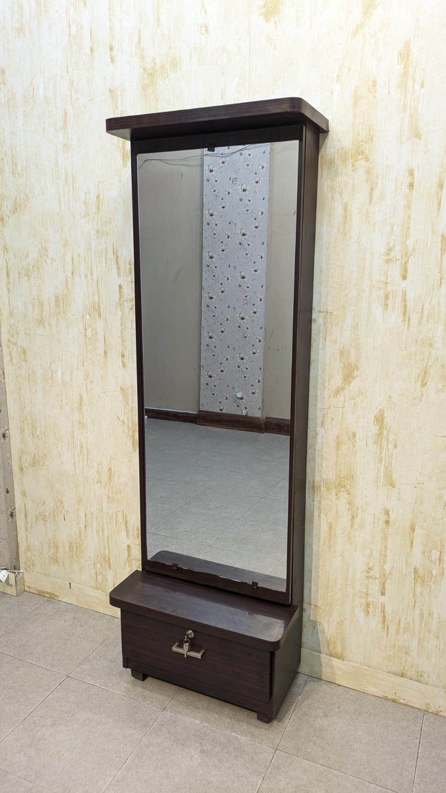 Beautiful Smart Dressing Table