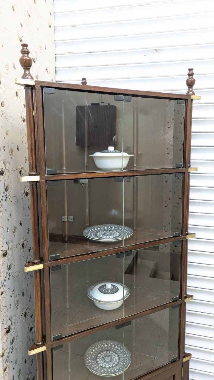 Crockery divider
