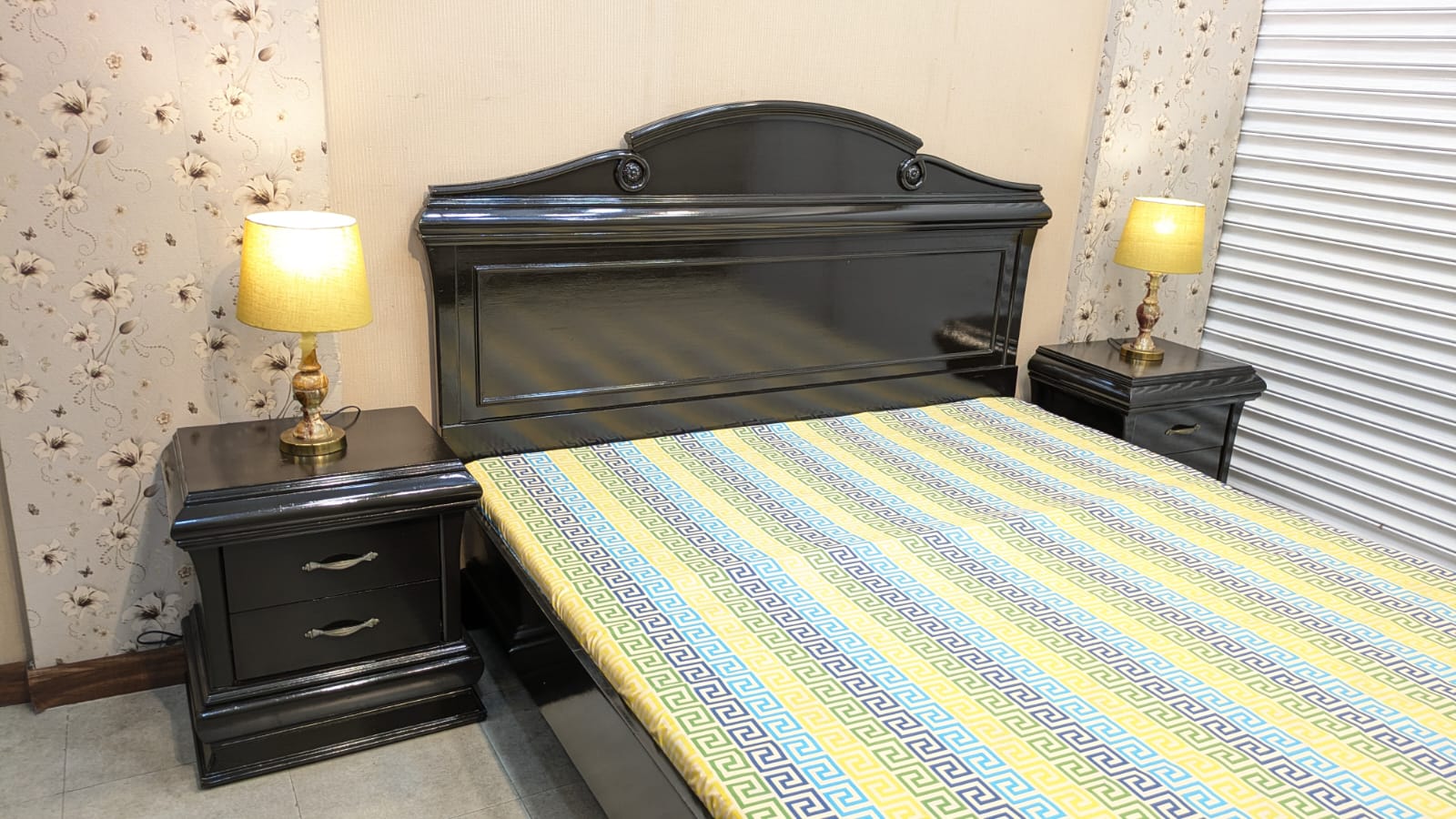 King Size Bed With 2 Side Tables and Dressing Table
