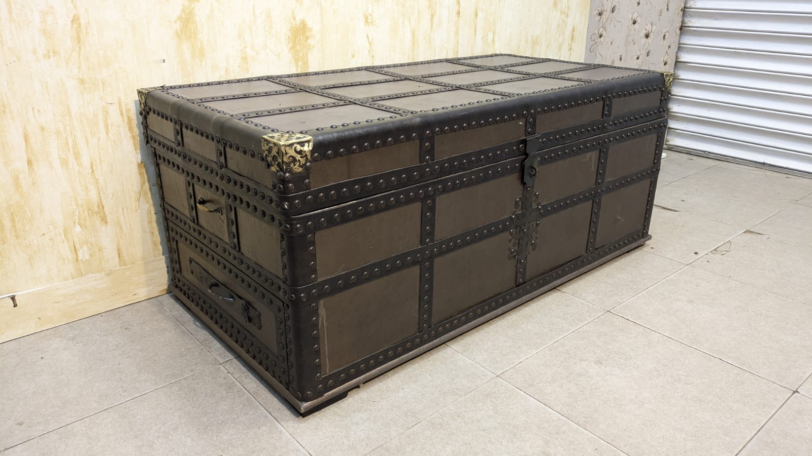 Beautiful Vintage Storage Trunk Elegant spacious