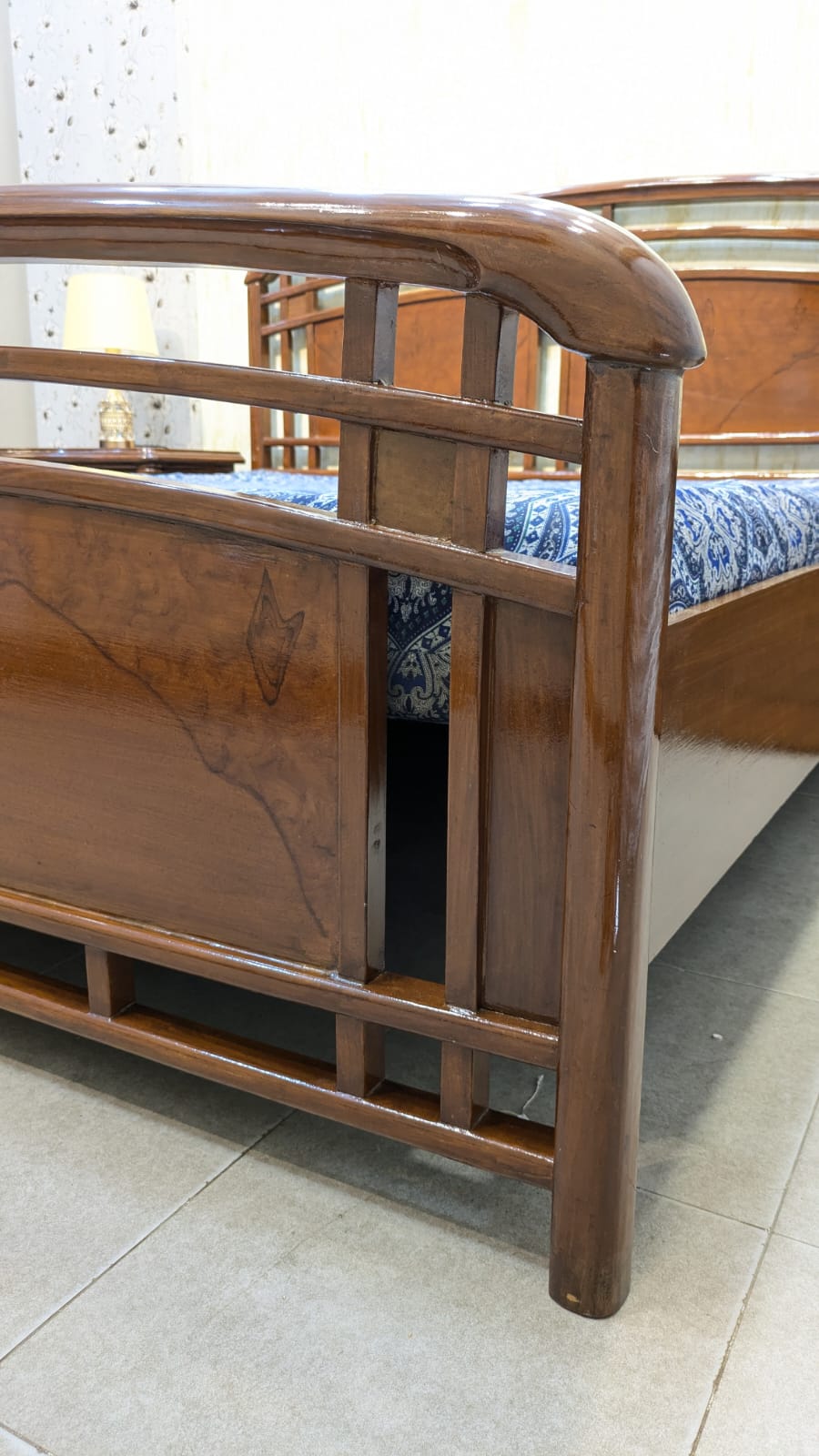 King Size Bed With 2 Side Tables