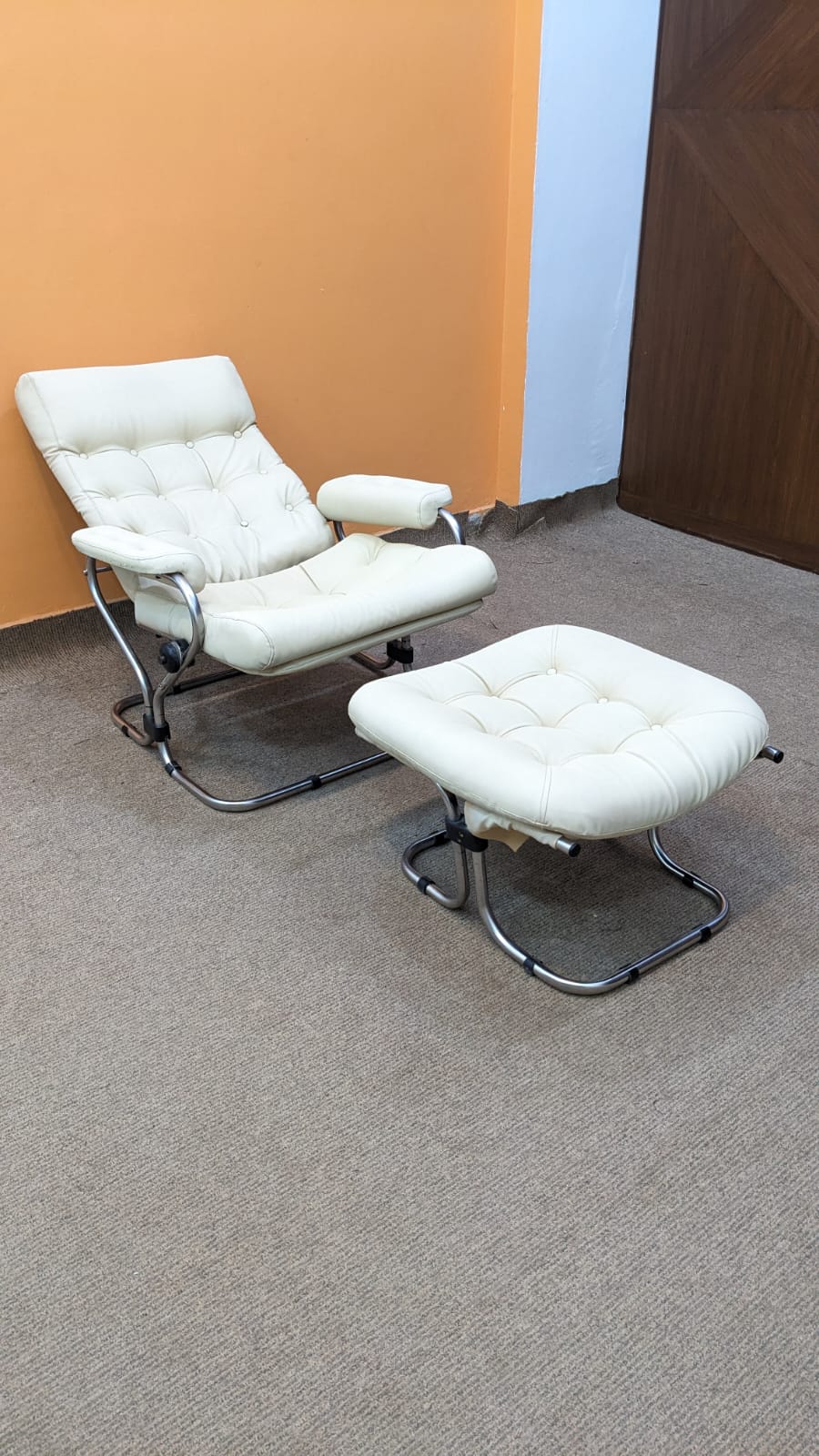 ✨ Imported Vintage ✨ Reclining Chair with Footrest