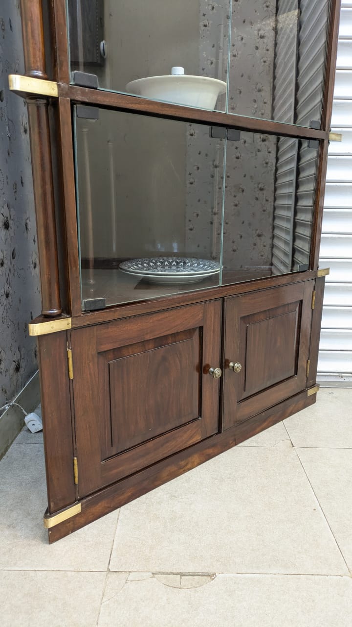 Crockery divider