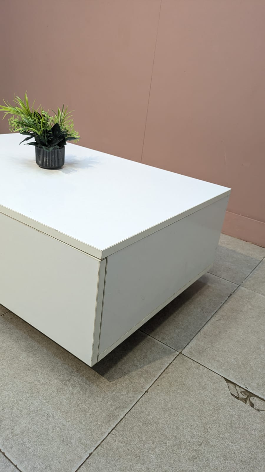 ELEGANT MODERN CENTER TABLE – STYLE MEETS STORAGE!