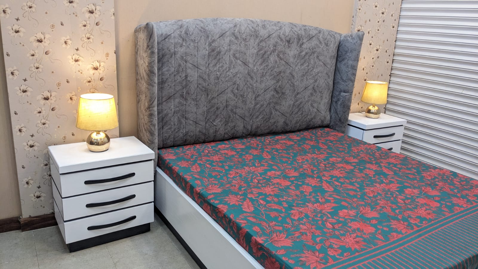 King Size Bed With 2 Side Tables and Dressing