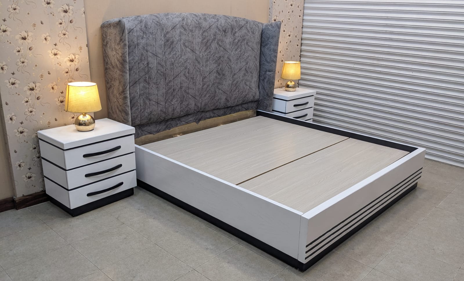 King Size Bed With 2 Side Tables and Dressing