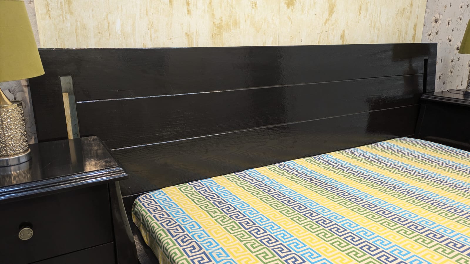 King Size Bed With 2 Side Tables