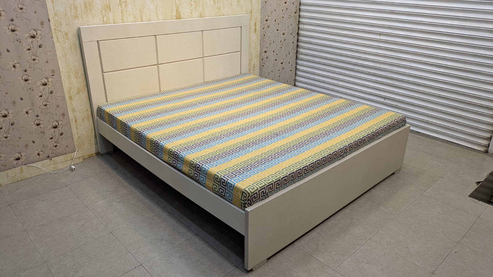 Beautiful King Size Bed – Elegant & Modern Design