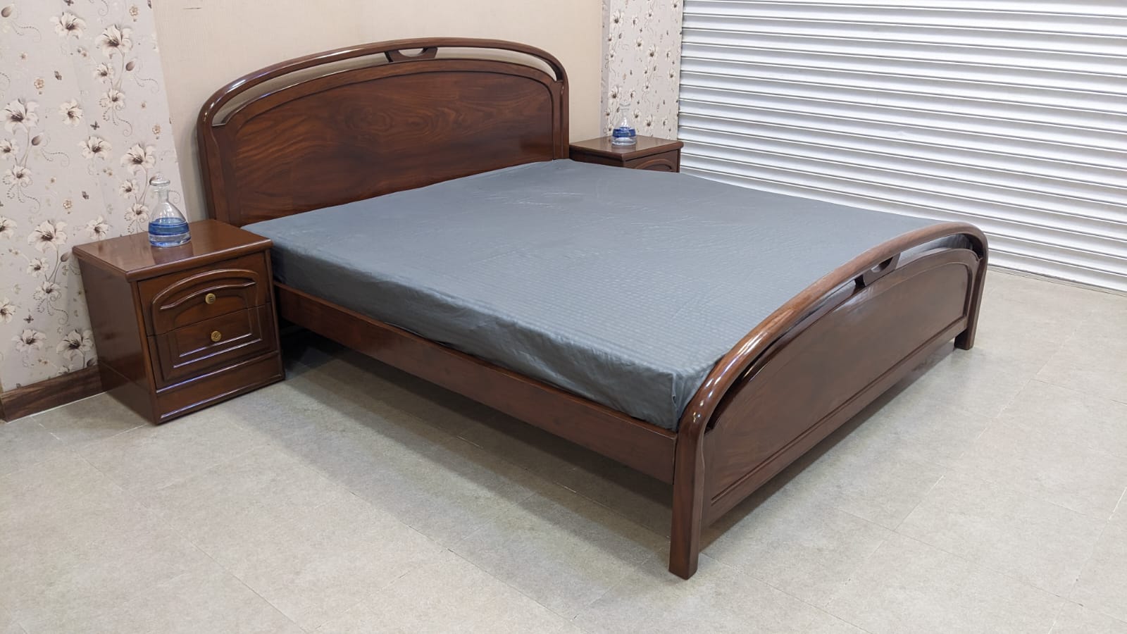 King Size Bed with 2 Side Tables