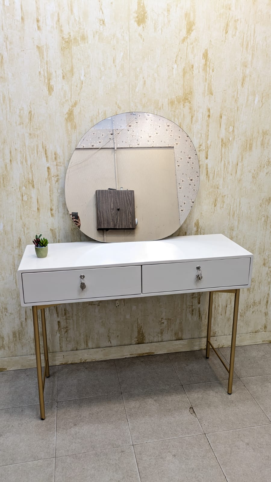 ✨ Elegant Console with Wall-Mounted Mirror ✨
