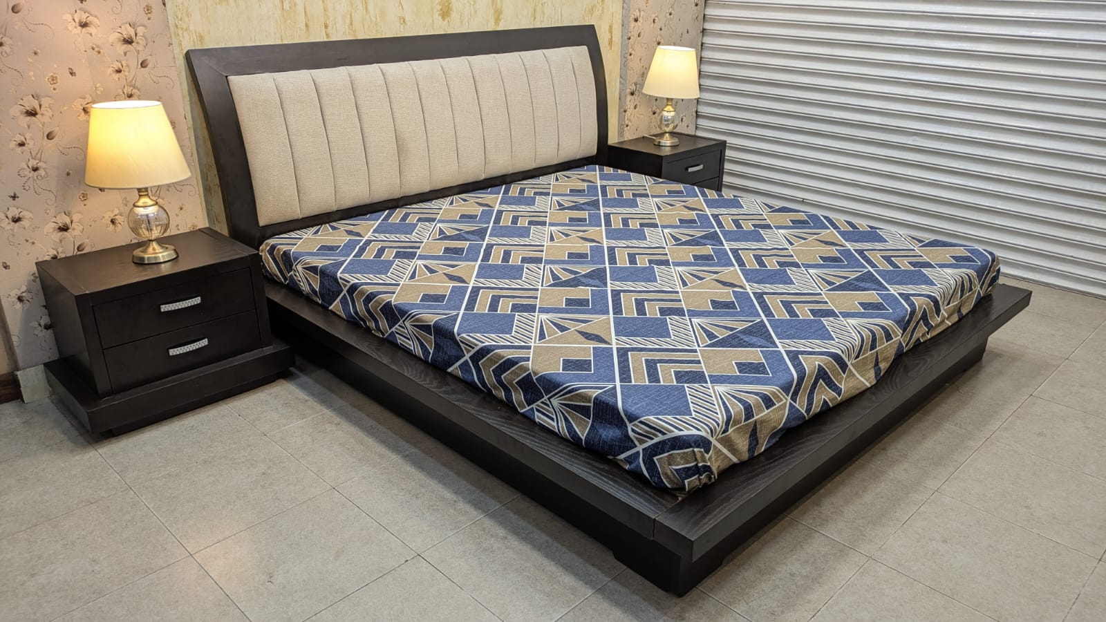 King Size Bed With 2 Side Tables