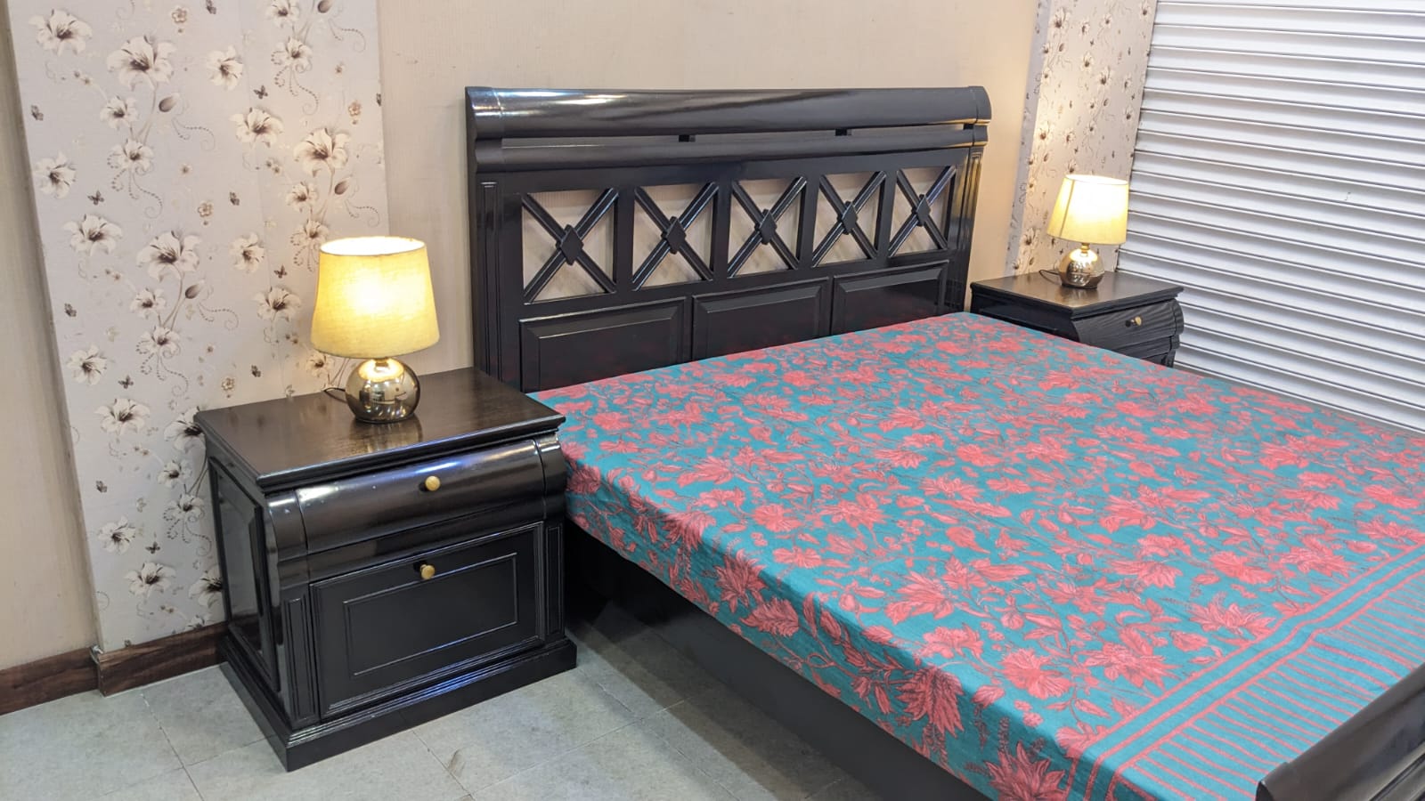 King Size Bed With 2 Side Tables and Dressing Table