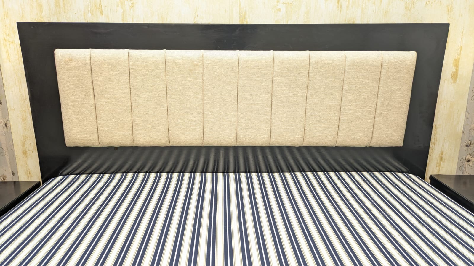 King Size Bed With 2 Side Tables