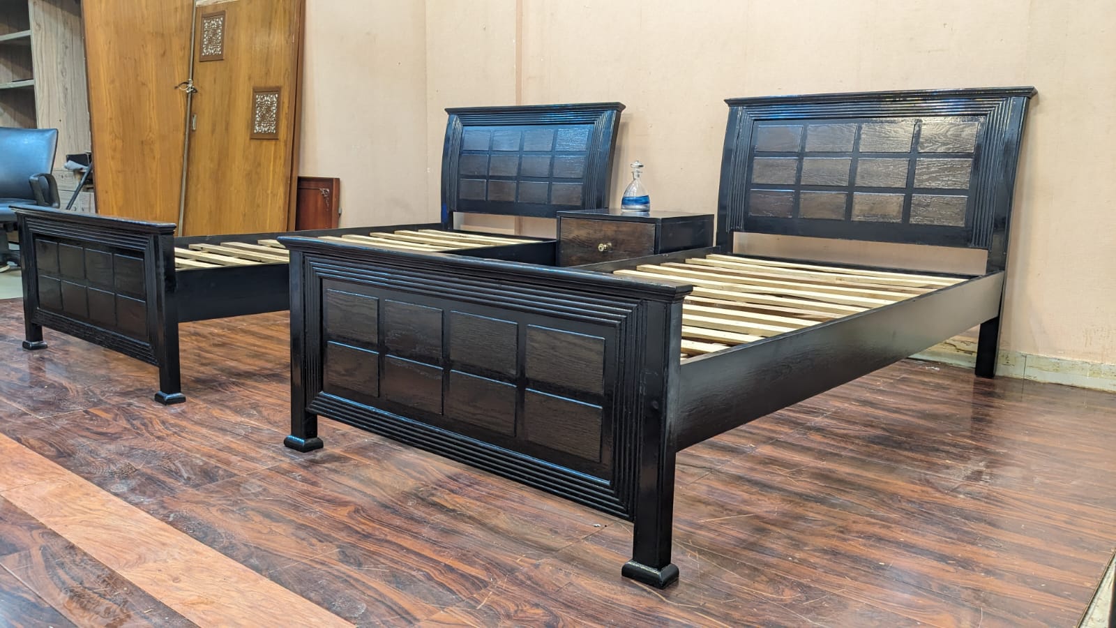 Pair of Single Bed with Shared Side Table