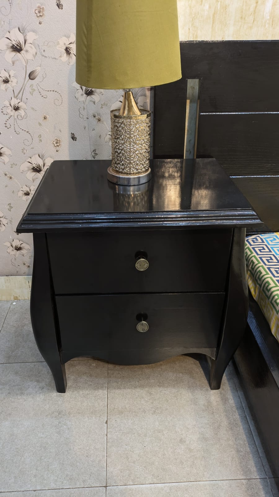 King Size Bed With 2 Side Tables