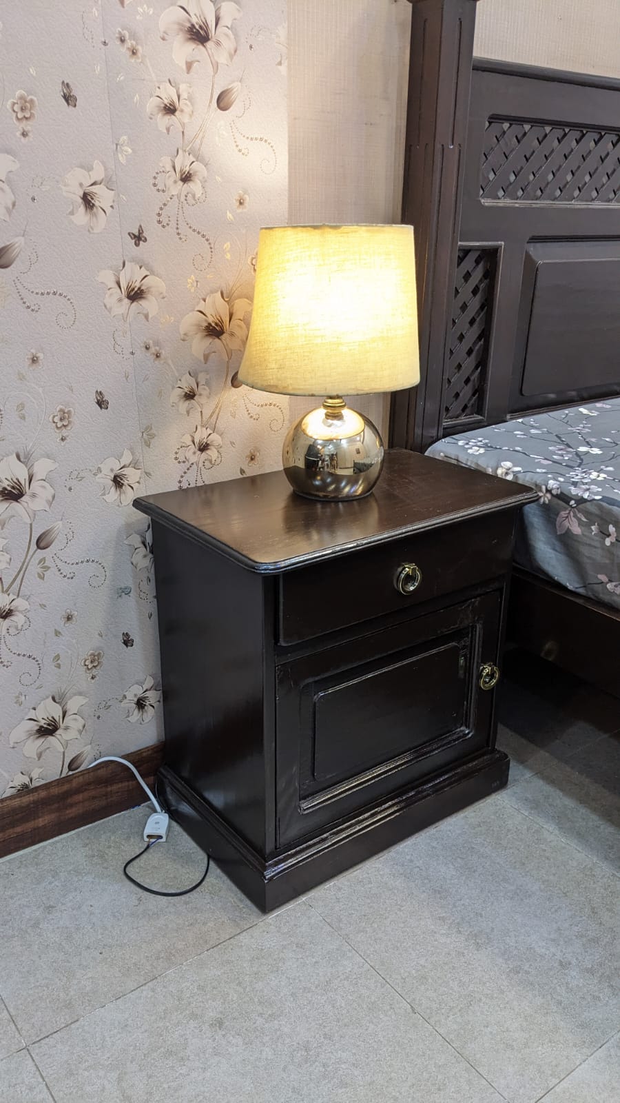 King Size Bed With 2 Side Tables