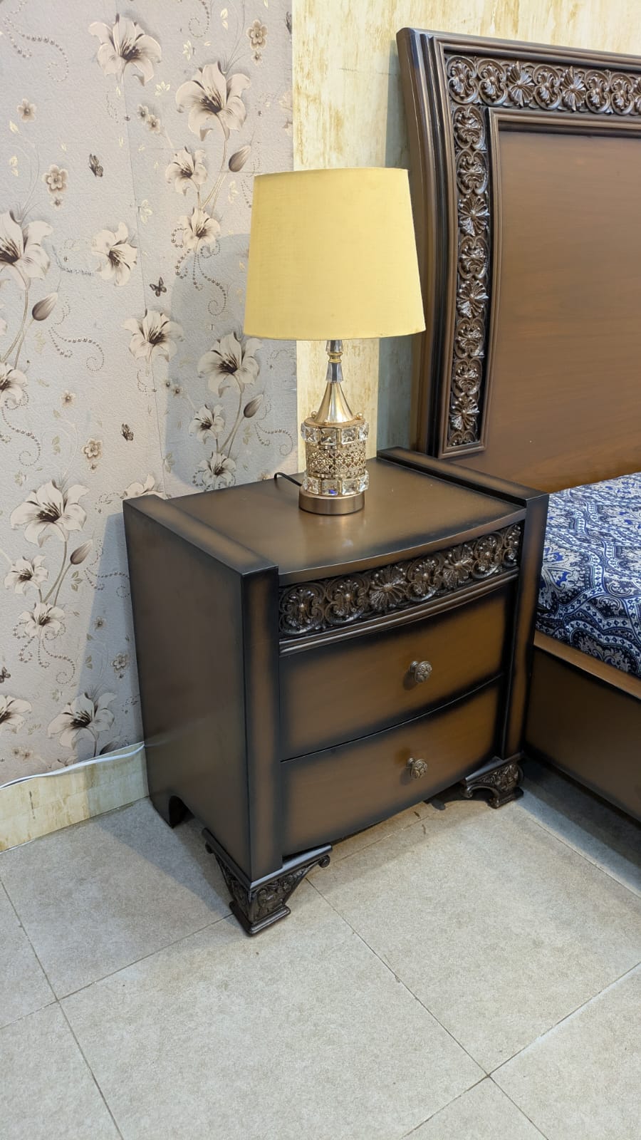King Size Bed With 2 Side Tables and Dressing Table