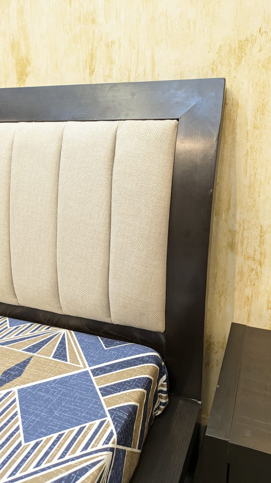 King Size Bed With 2 Side Tables