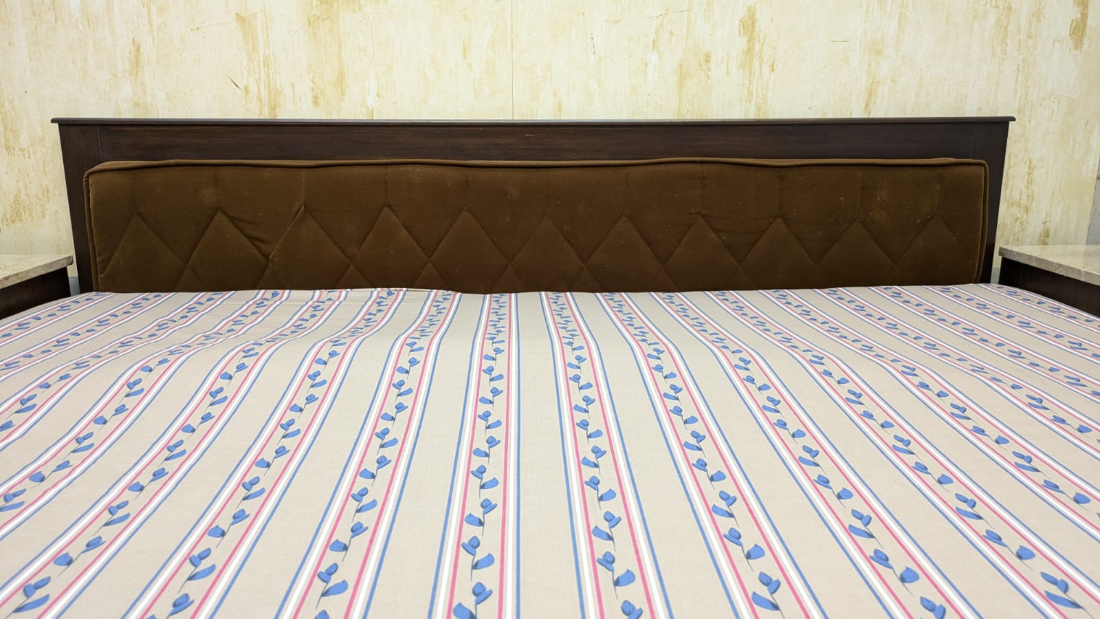 King size bed with 2 side table
