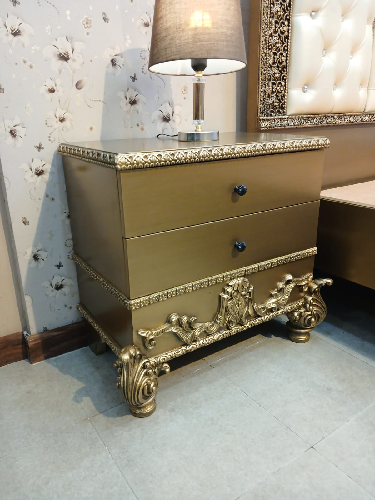 Stylish King Size Bed Set