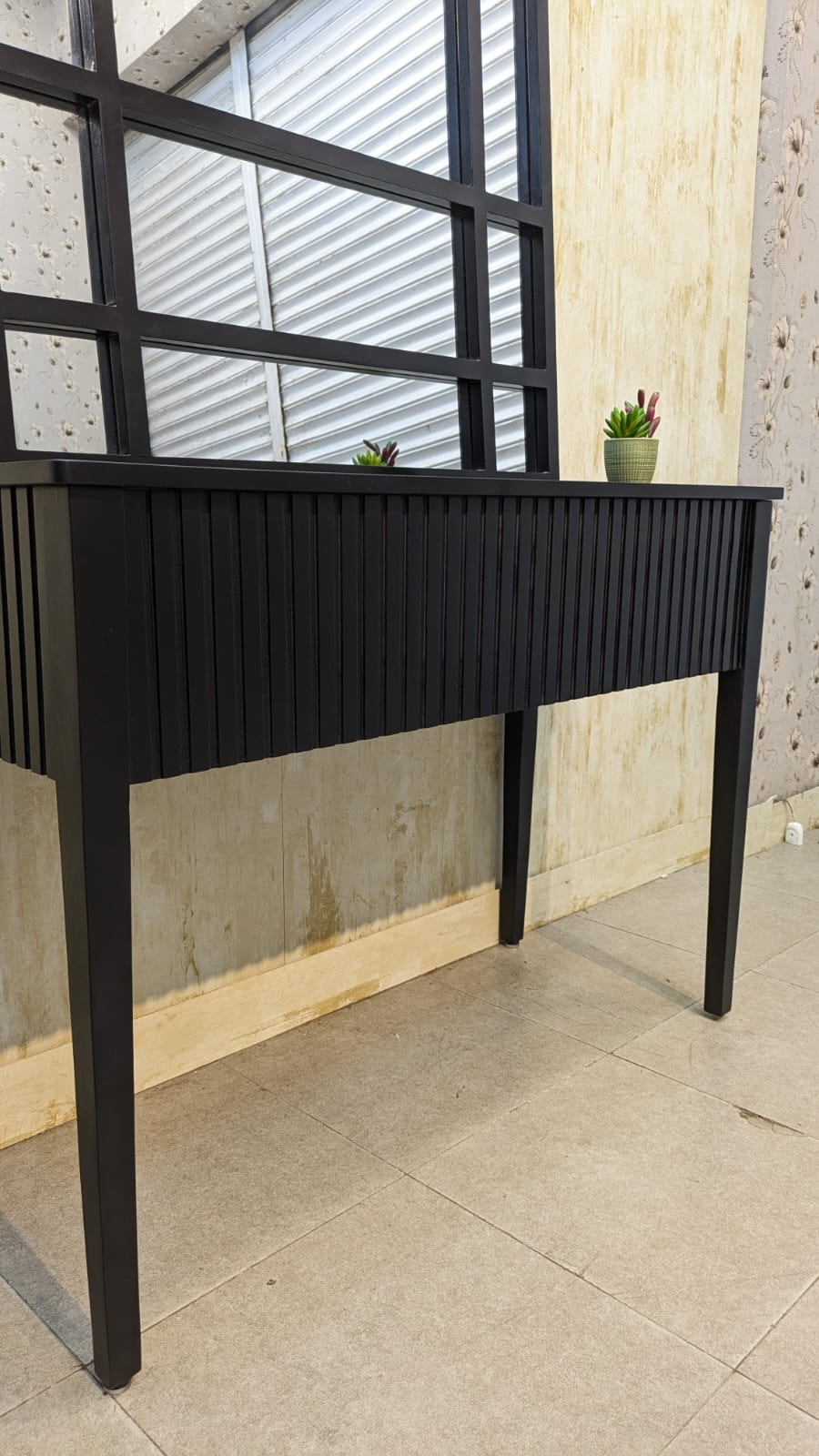 Hoid Console with Wall Mounted Mirror