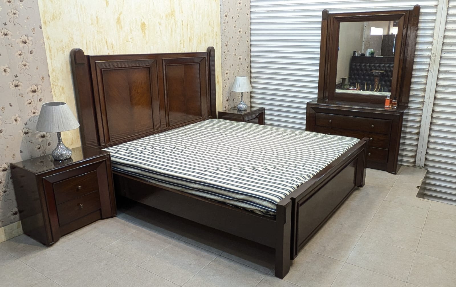 Elegant King Size Bed Set