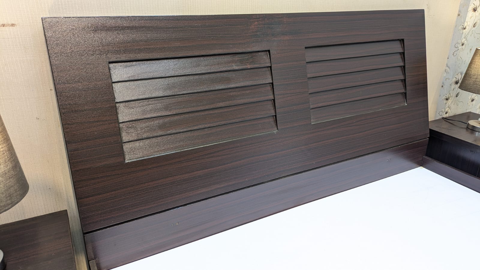 Queen Size Bed With 2 Side Tables