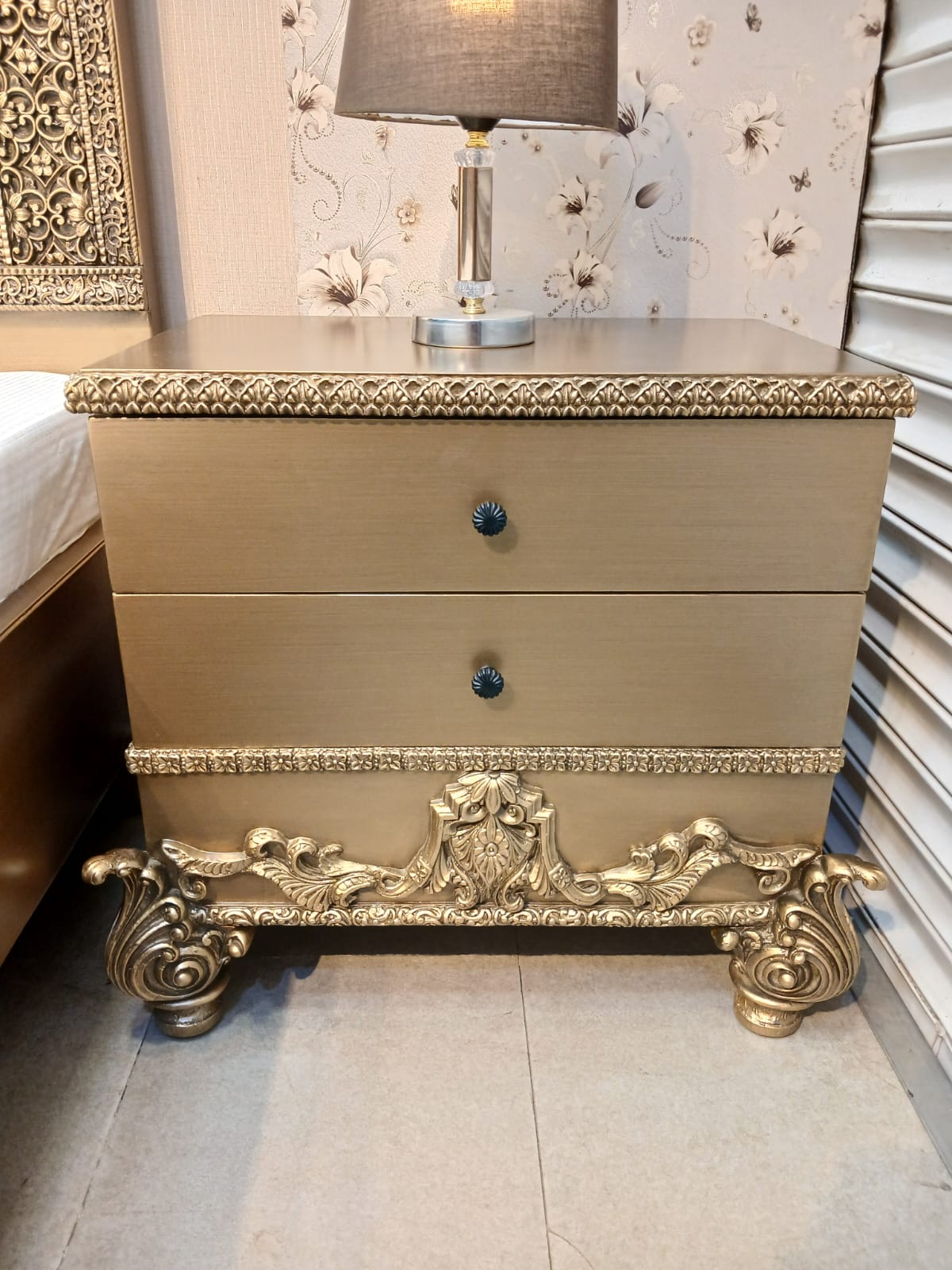 Stylish King Size Bed Set