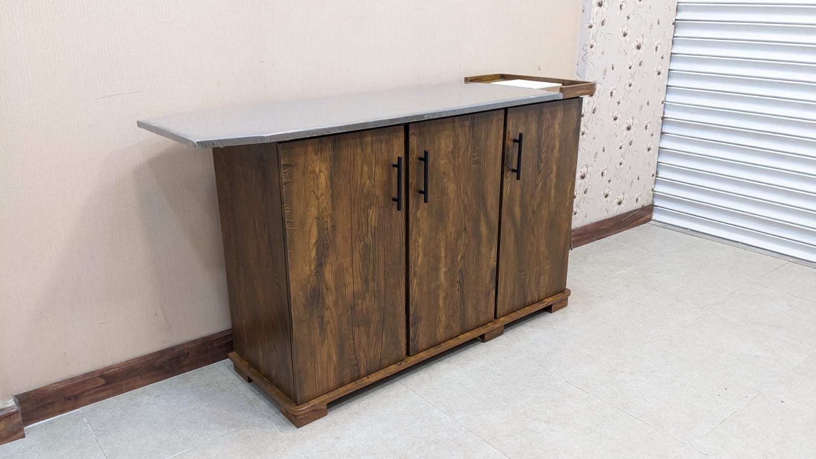 Brand New Divinecrafts Iron Table