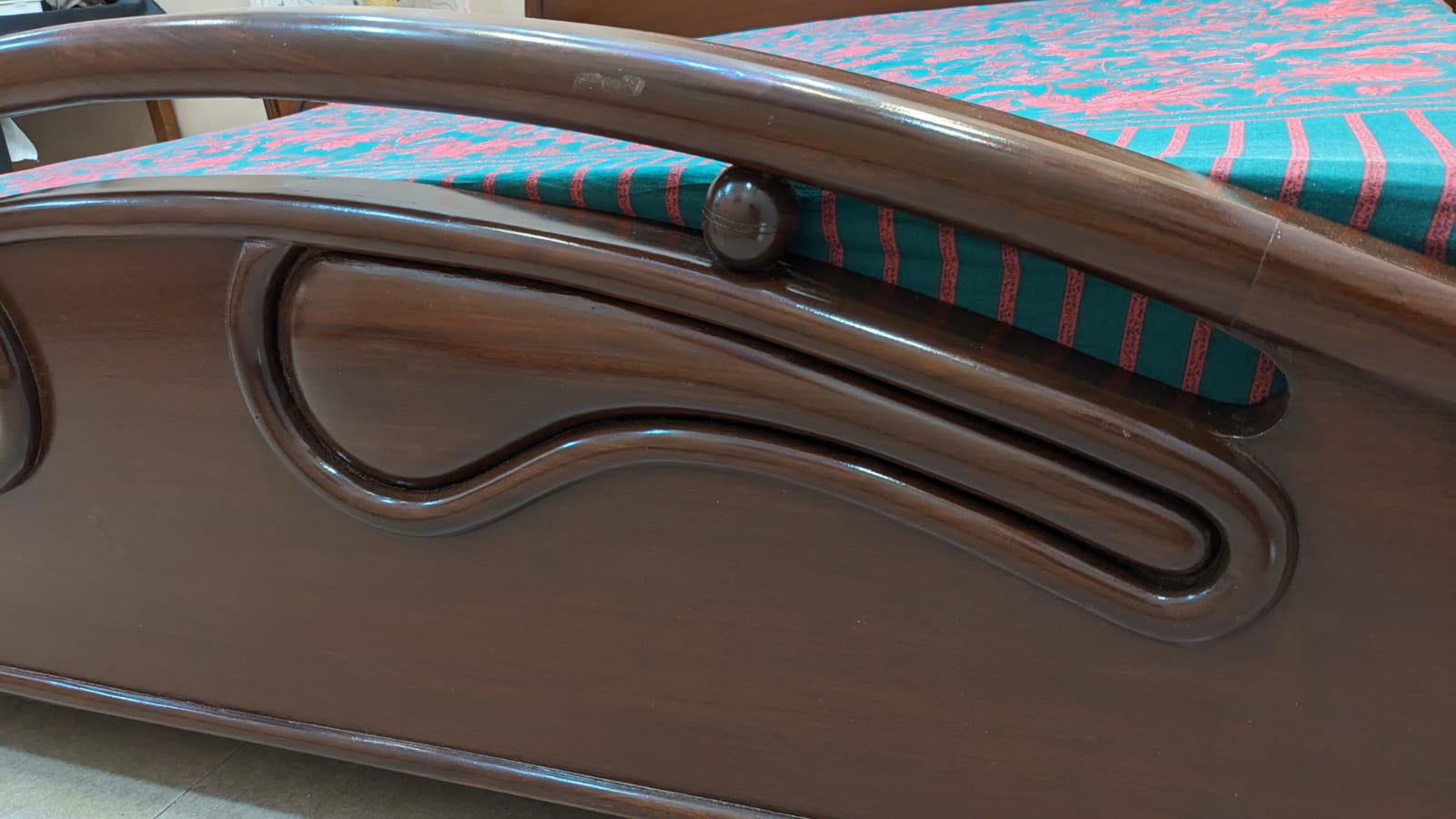 King Size Bed With 2 Side Tables